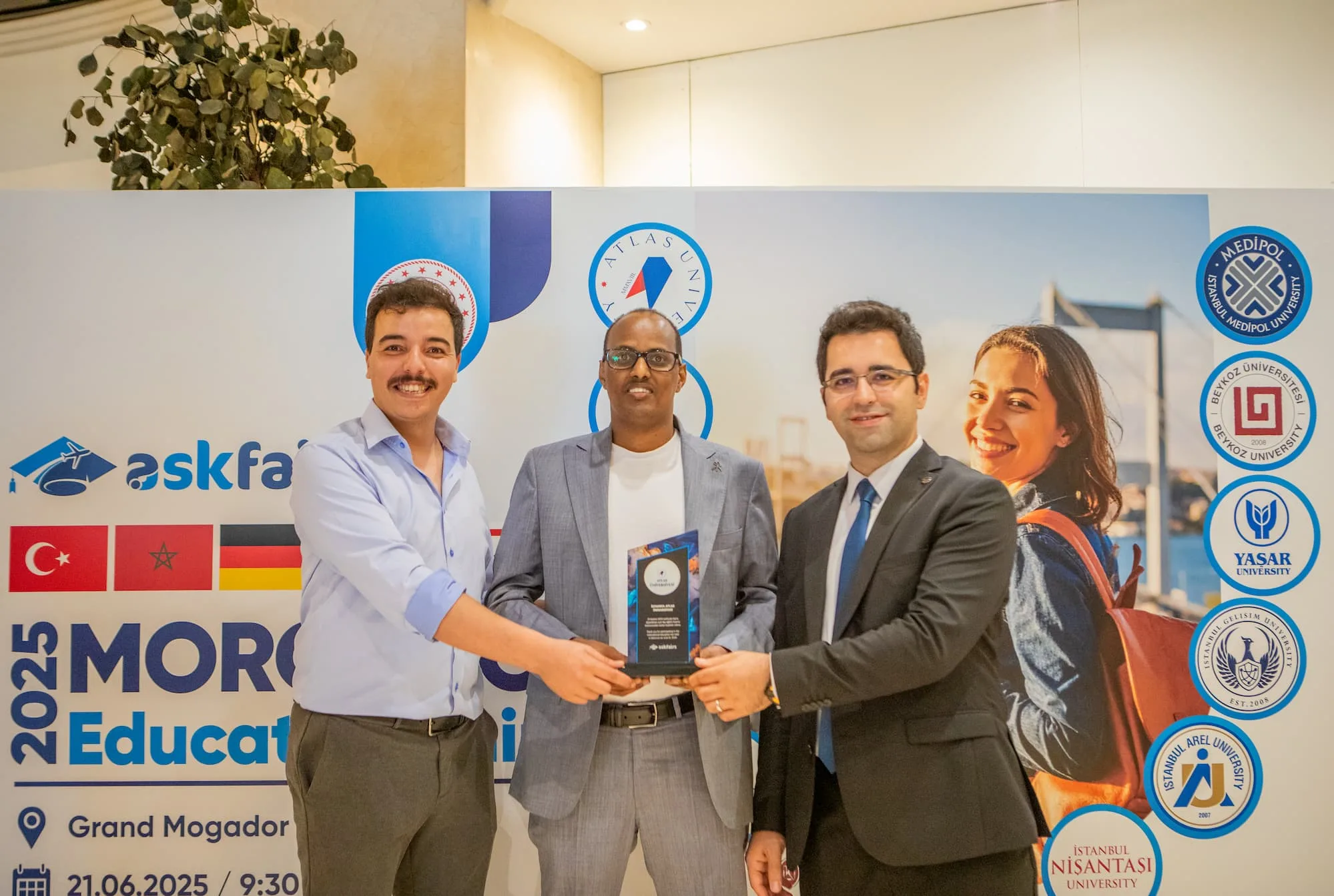 Award ceremony at education fair